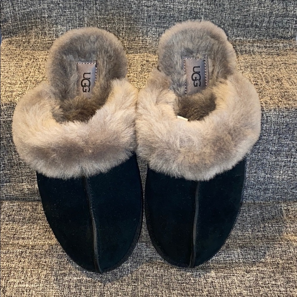 Women’s Ugg Slippers sz 6